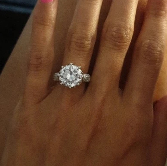 NEW 8 CARAT S925 SIMULATED DIAMOND CROWN RING - Picture 7 of 7